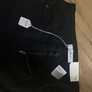 NWT- KanCan La black skinny jeans